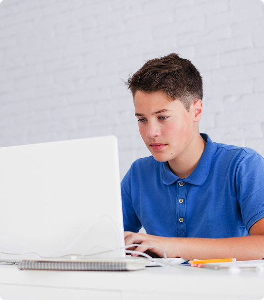 man uses a labtop