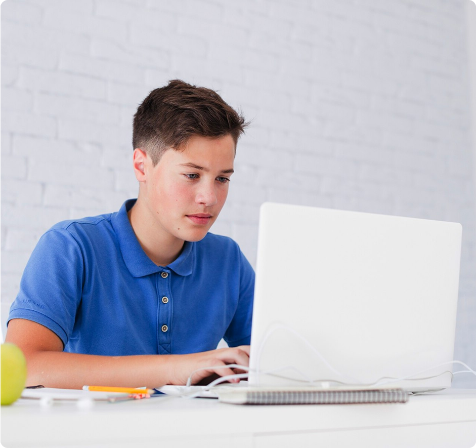 man uses a labtop